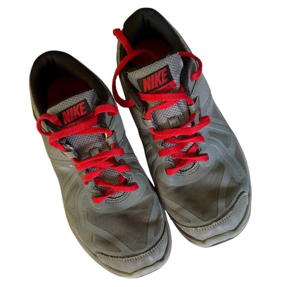 Nike grey sneakers size 3 - Picture 1 of 5